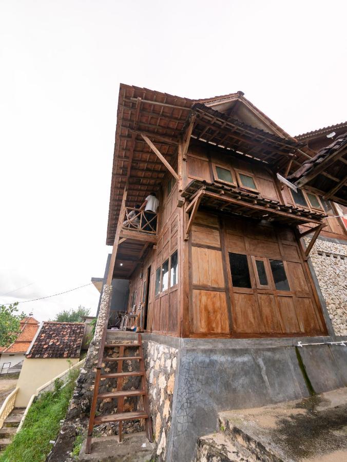 Villa Watu Kodok - Villa Located Close To The Beach Baron 외부 사진